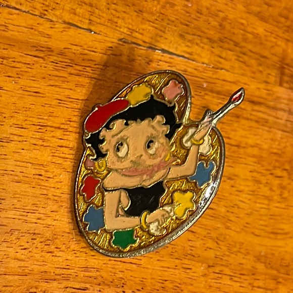 Betty Boop Artist with Pallete Enameled Lapel Hat Pin - Picture 1 of 2